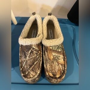 Magellan Outdoors Realtree Edge Men’s Slippers 11 Fleece-Lined Camo House Shoes